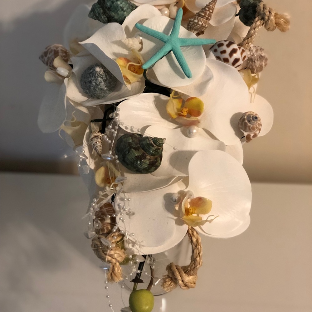 Bride & Bridesmaid Bouquet & Grooms Boutonniere.